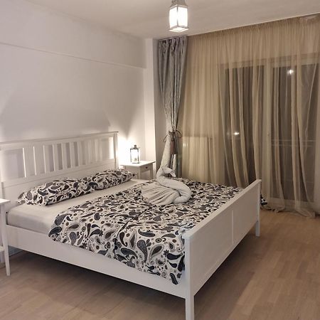 Park Residence 5, 2 Bedroom Apartment Bukares Bagian luar foto