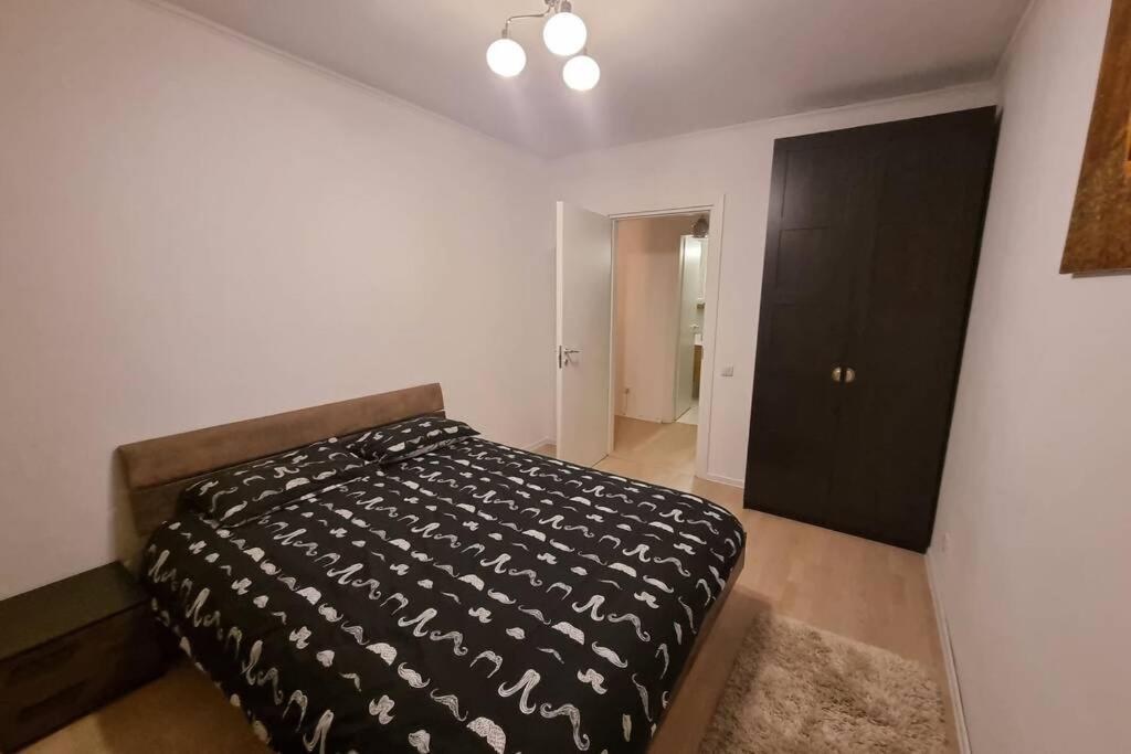 Park Residence 5, 2 Bedroom Apartment Bukares Bagian luar foto