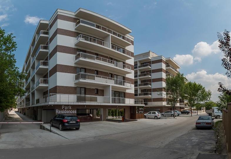 Park Residence 5, 2 Bedroom Apartment Bukares Bagian luar foto